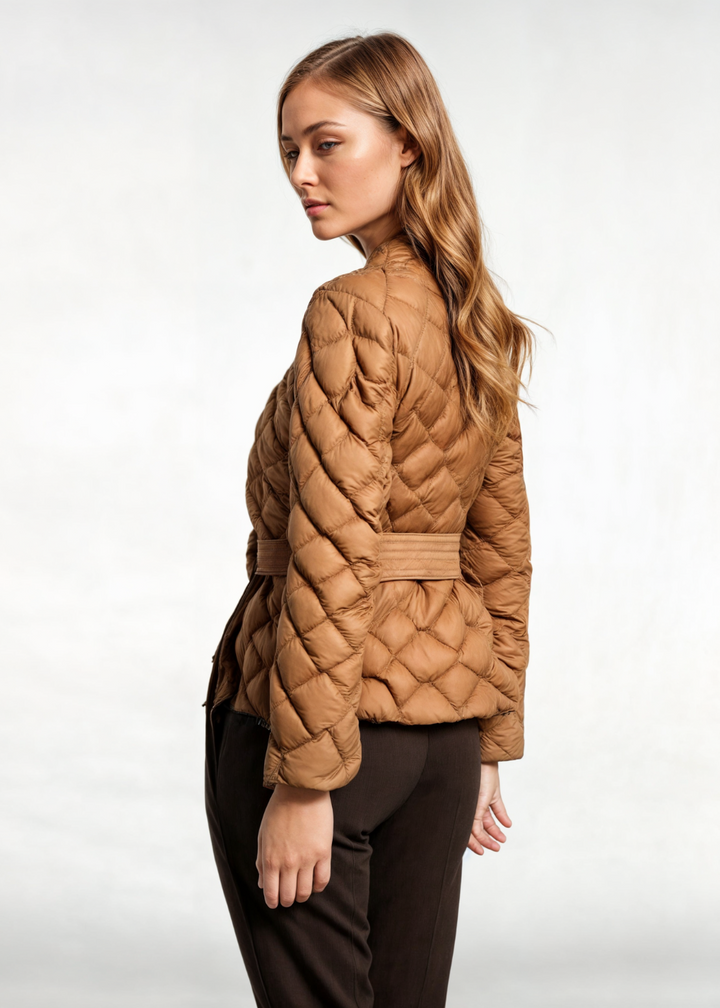Isolde - Elegant Pofmantel for Winter